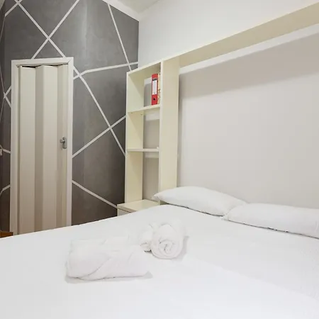 Guesthost - M3 Lodi Trendy Red Mailand